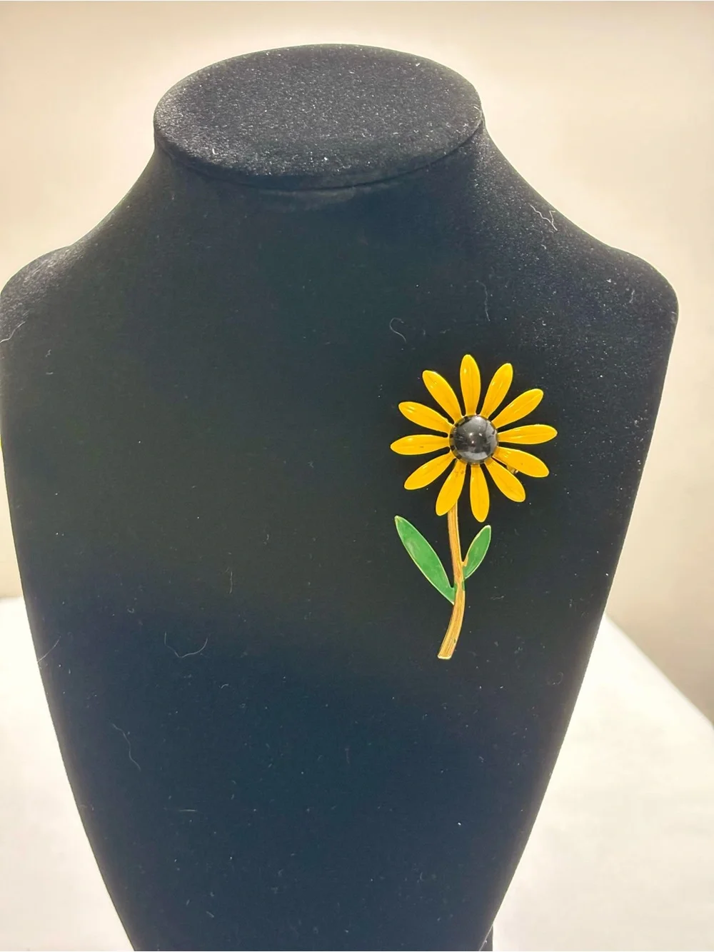 Yellow Daisy Flower Brooch - Women Jewelry - Picture 1 of 4